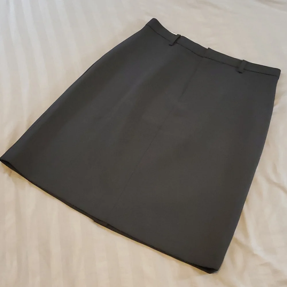 GAP Stretch Black Skirt, Size 1 - Picture 6 of 8